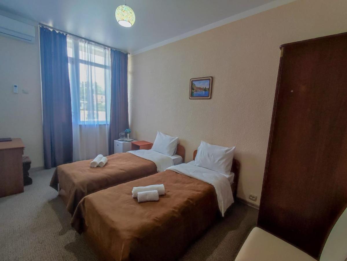 Отель Адунеи Сухум Extérieur photo
